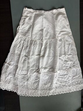 White Eyelet Cotton antique Skirt - doen vibes